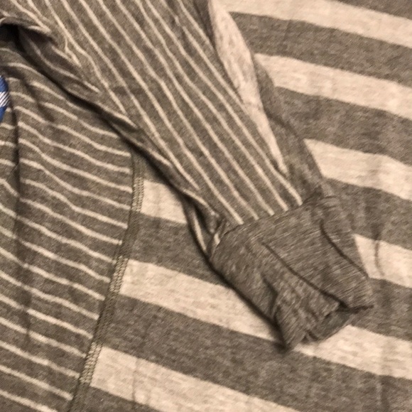 Soft gray striped V-neck top - Picture 3 of 5